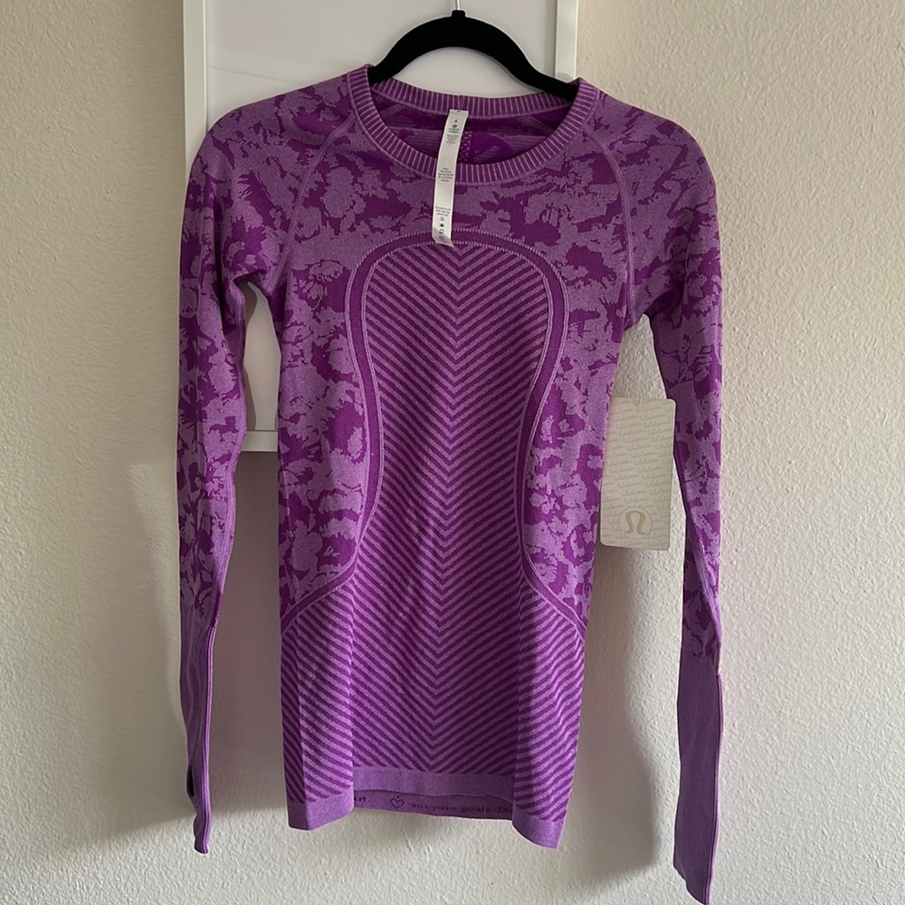 Attention all outdoor runners! Lululemon long sleeve running top- NWT